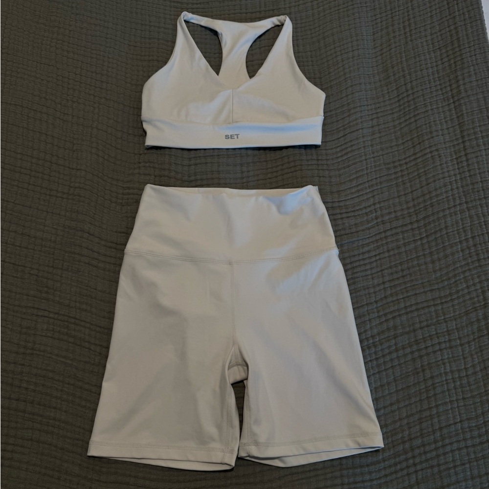 SET ACTIVE Luxform Biker Short Set in White/Cream